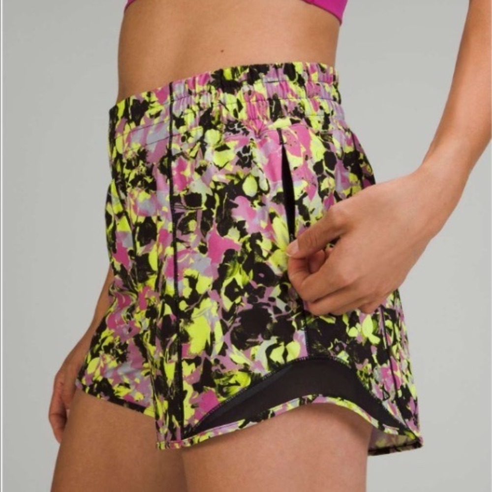 Rare Lululemon Hotty Hot High-Rise Lined Short 4" Size 8 Inflected Highlight - Picture 2 of 11